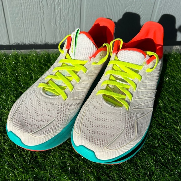 Saucony Endorphin Shift Men’s Athletic Running Shoes - Picture 2 of 10